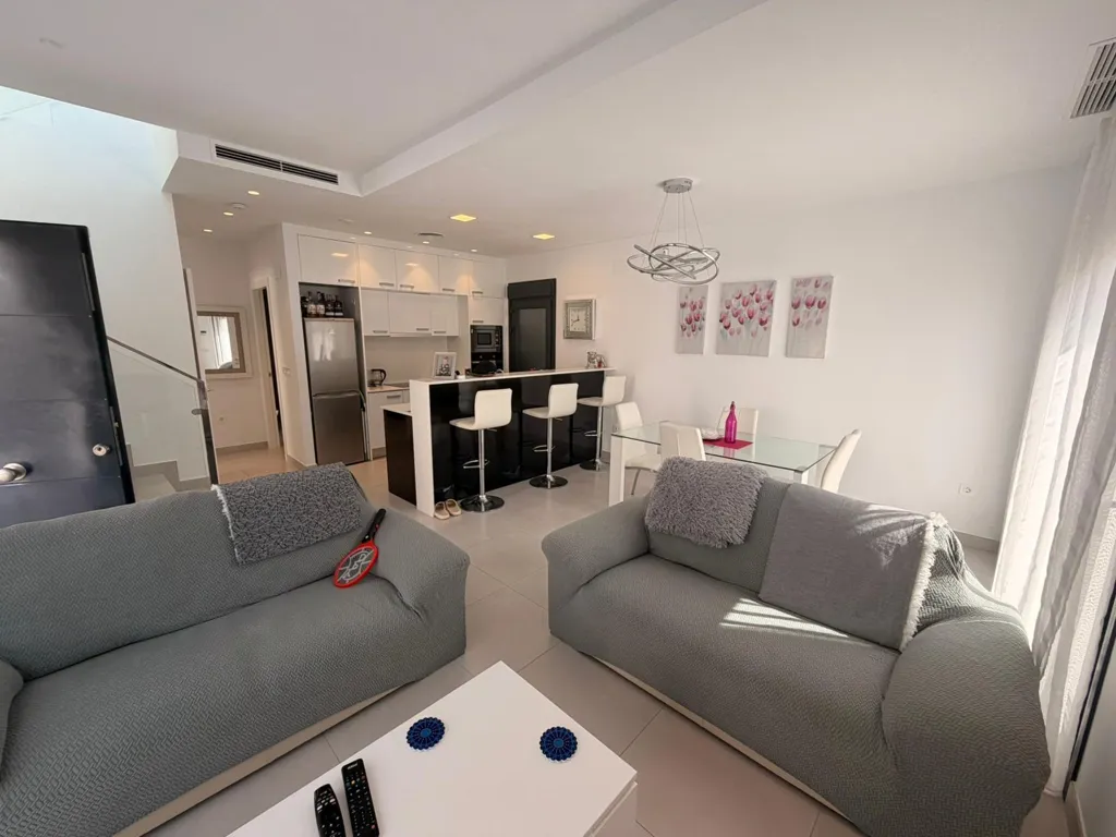 Elutuba - Detached Villa with Corner Plot in Pueblo Bravo