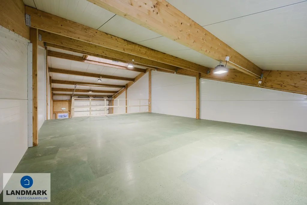 Toad - Modern Industrial Unit with Garden in Selfoss