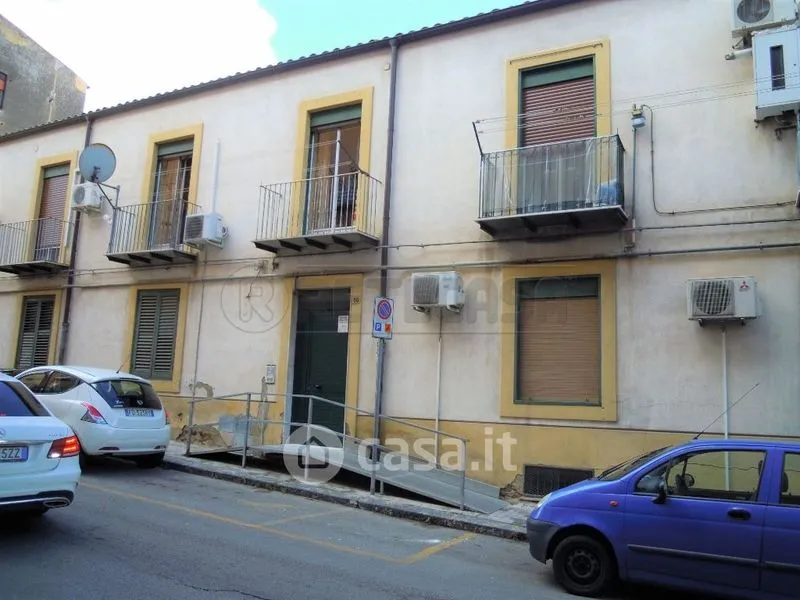 Välivaade - Three-Bedroom Flat to Renovate in Caltanissetta