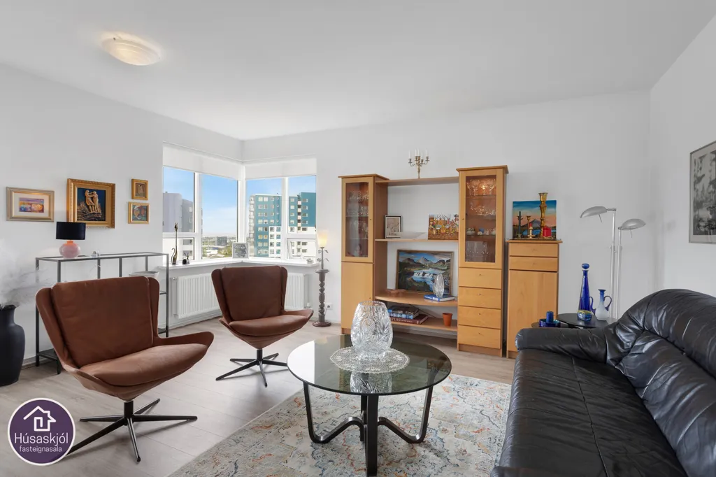 Séjour - Apartment with Panoramic Views in Kopavogur