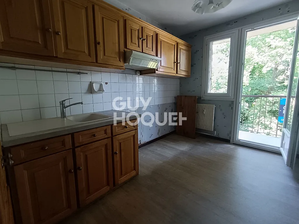 Köök - Bright 3-Bed Flat with Balcony in Feurs