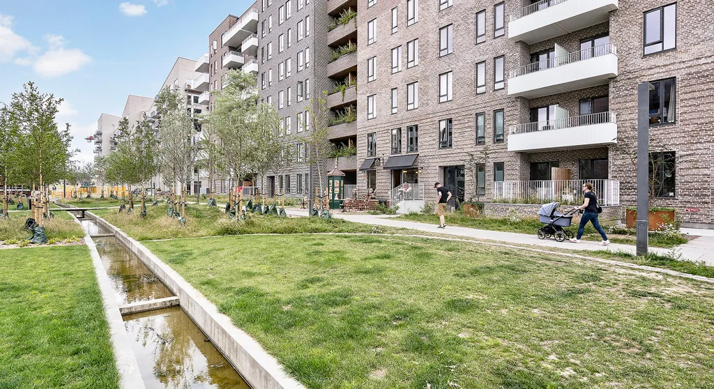 Aed - Spacious 2-Bedroom Flat with Large Balcony
