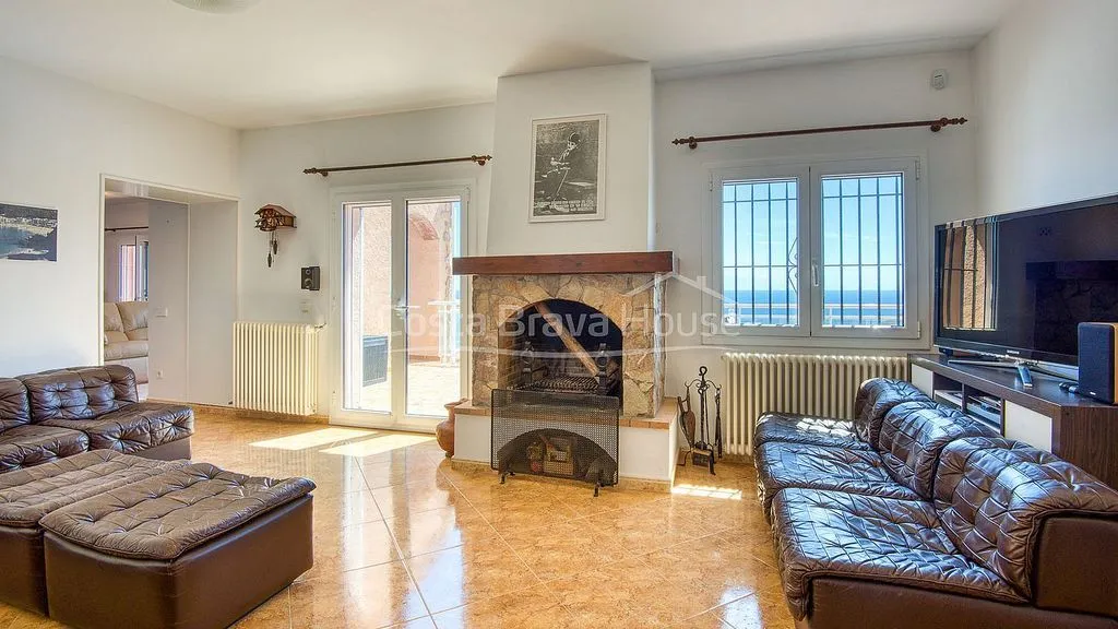 Wohnzimmer - Villa with Pool and Sea Views in Sa Tuna