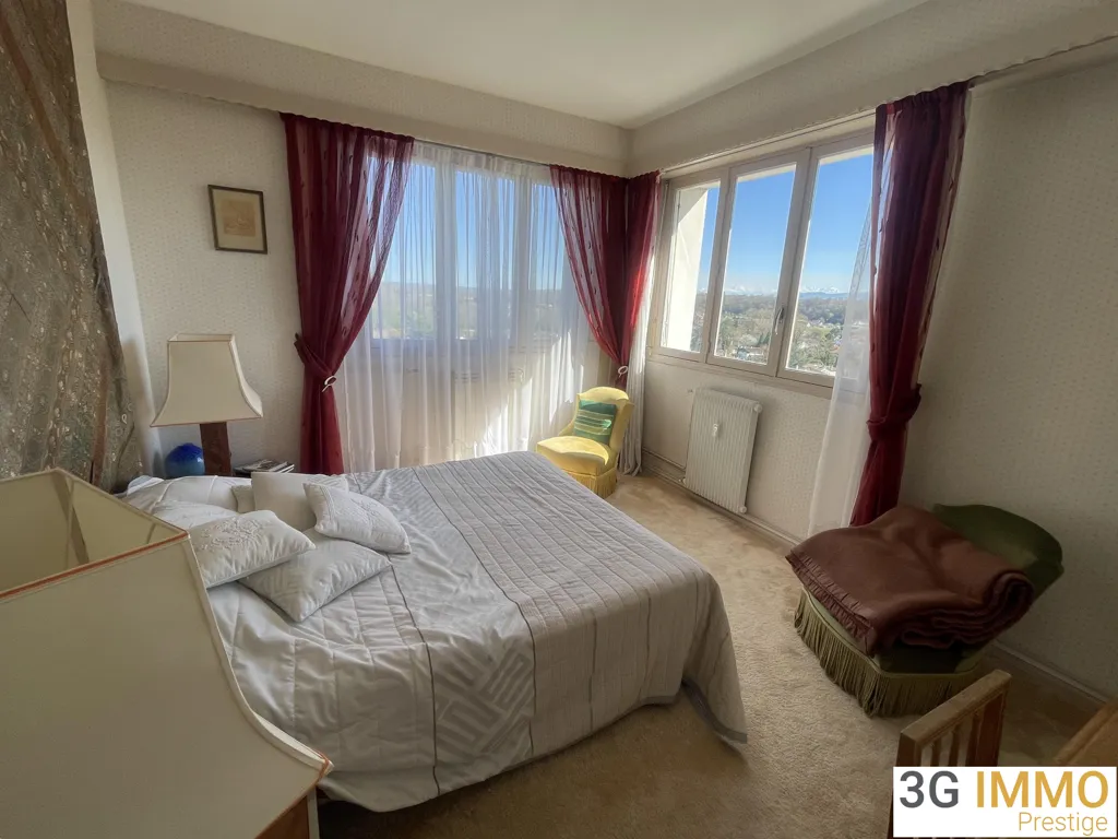 Chambres - Appartement T5 avec Vue Montagne à Pau