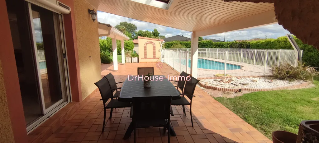 Terrace - Villa with Pool and Garden in Longages