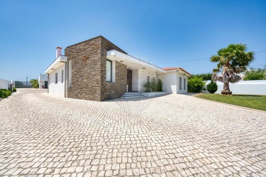 Välivaade - Luxury Villa with Extensive Land in Torres Novas