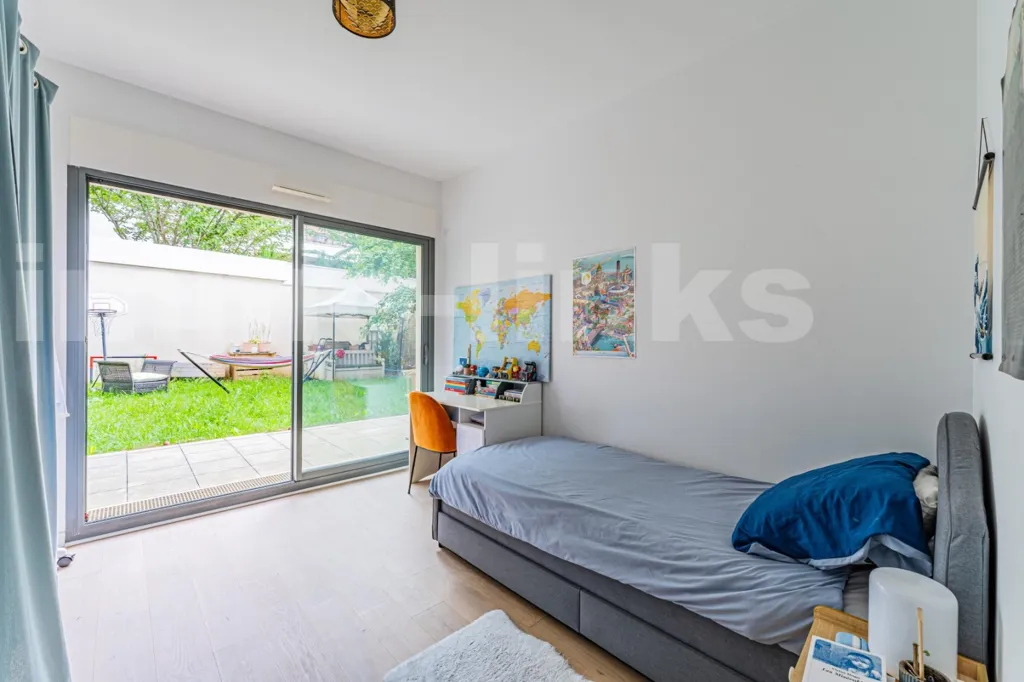 Magamistoad - 4-Piece Flat with Garden in Charenton