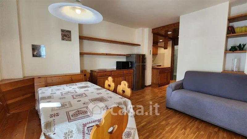 Elutuba - Central Bormio Apartment with Balcony