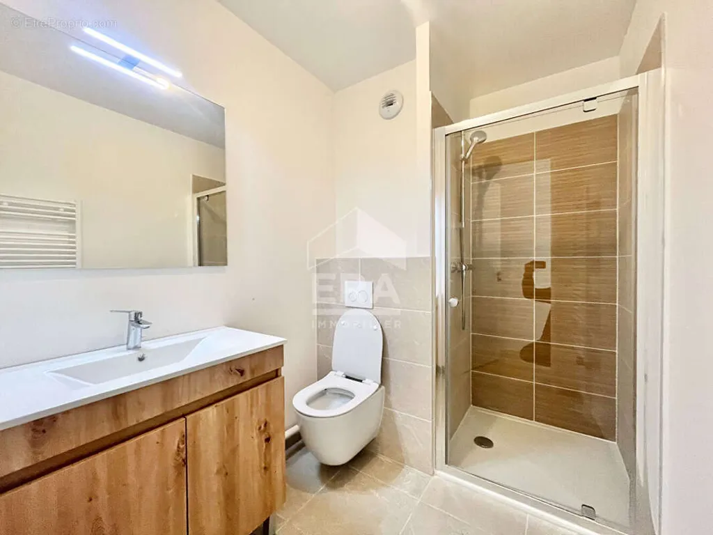 Salles de bain - Studio en Centre-Ville d'Achères