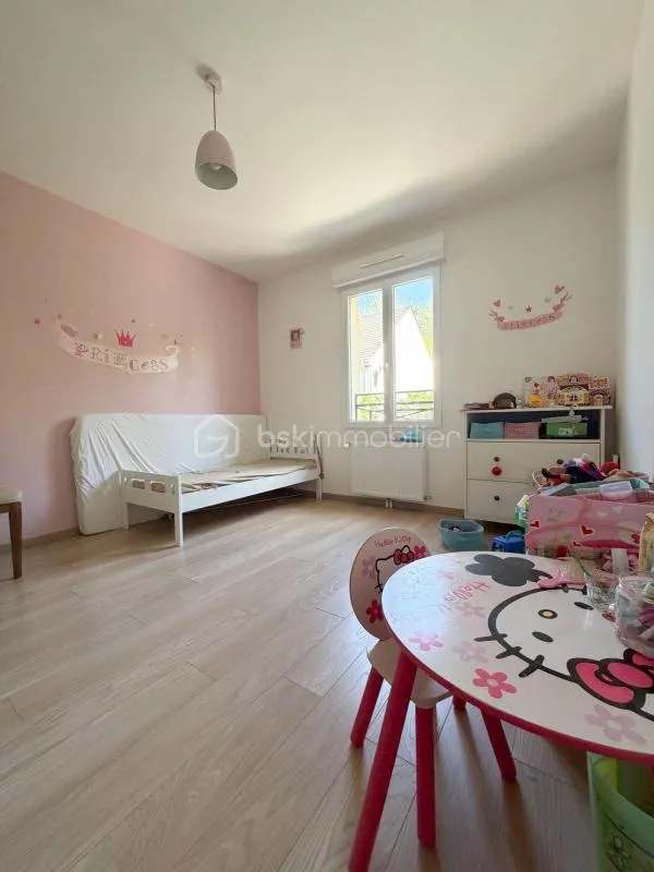 Chambres - Maison Récemment Construite avec Terrasse Ouest