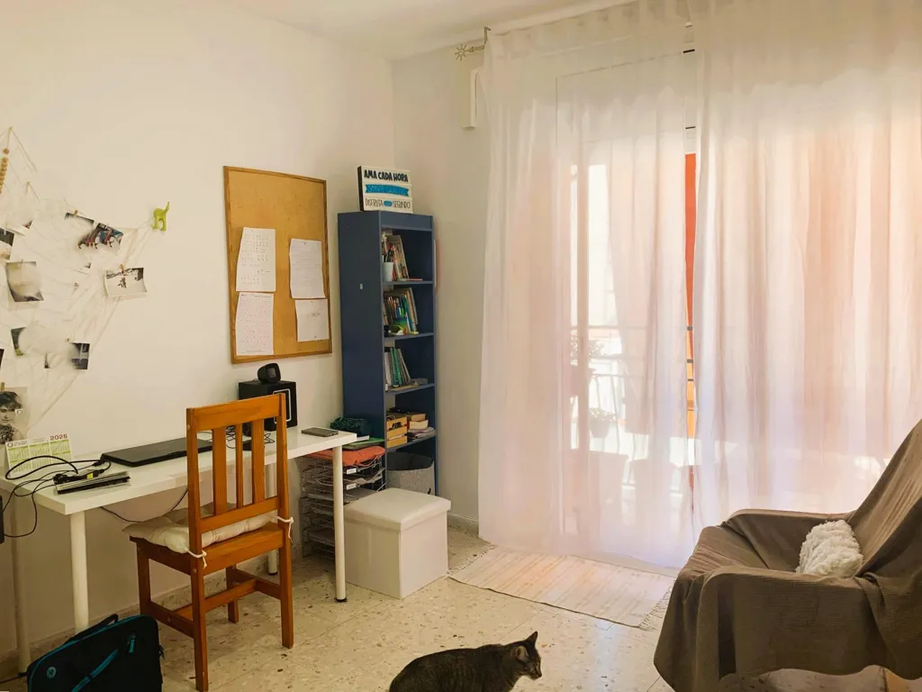 Bureau - Bright Apartment with Balcony in Les Roquetes
