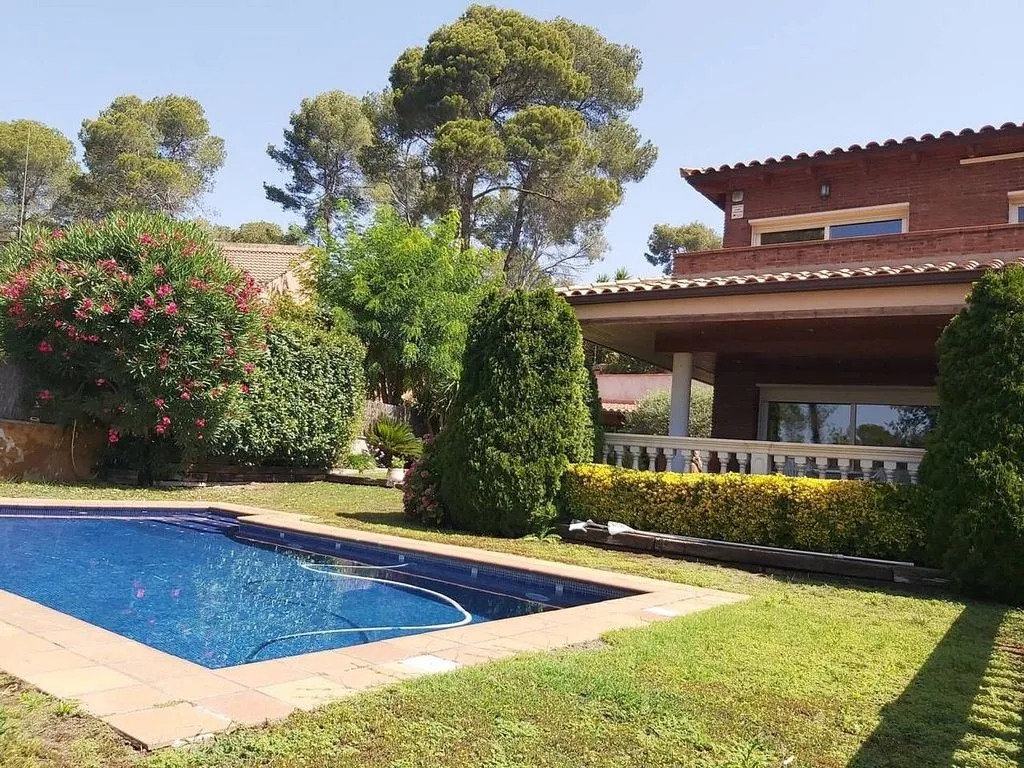 Piscina - Spacious House with Pool in Valldoreix, Sant Cugat