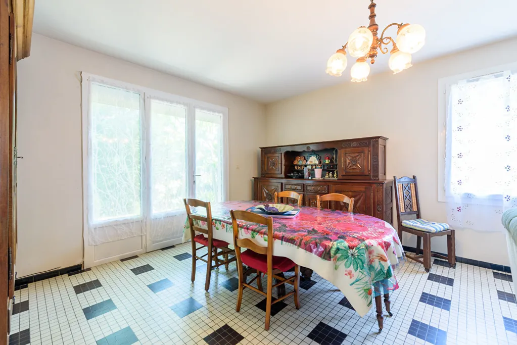 Sala da pranzo - House with Pyrenees View in Quiet Setting