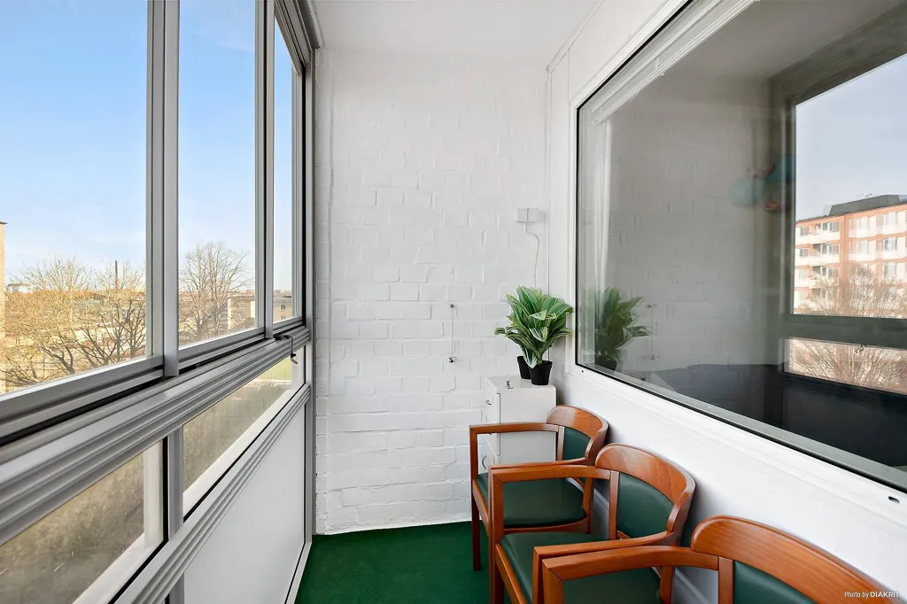 Balcony - Charming Apartment with Balcony in Almhög