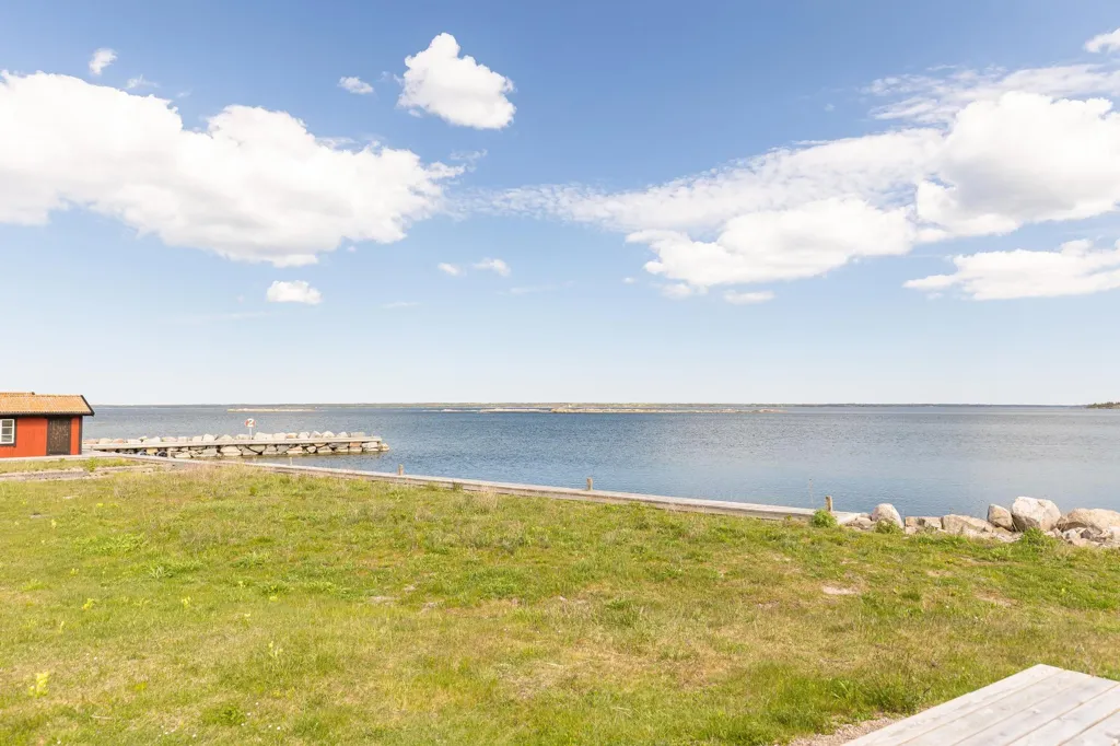 Aed - Charming Seafront Property in Stenskär