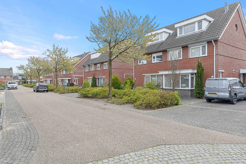 Välivaade - Two-Storey House with Garden in Helmond