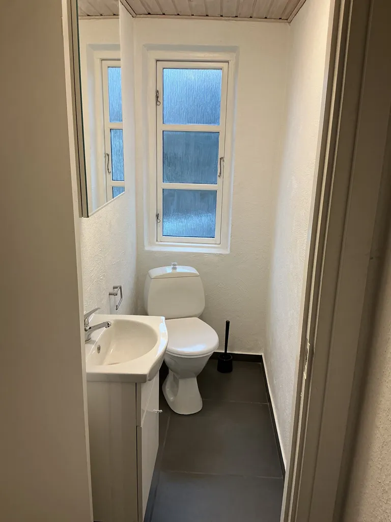 Vannitoad - Two-Bedroom Flat with Balcony in Dalbyover