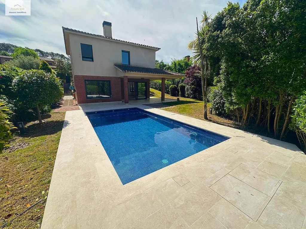 Bassein - Chalet with Pool in Roca del Vallès