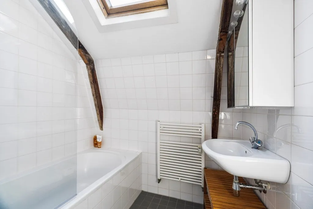 Salles de bain - Loft-Style Apartment with High Ceilings in De Pijp