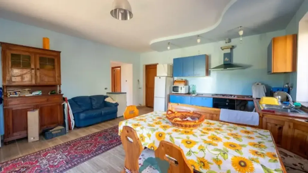 Salle à manger - Rustic Villa with Garden in Poli