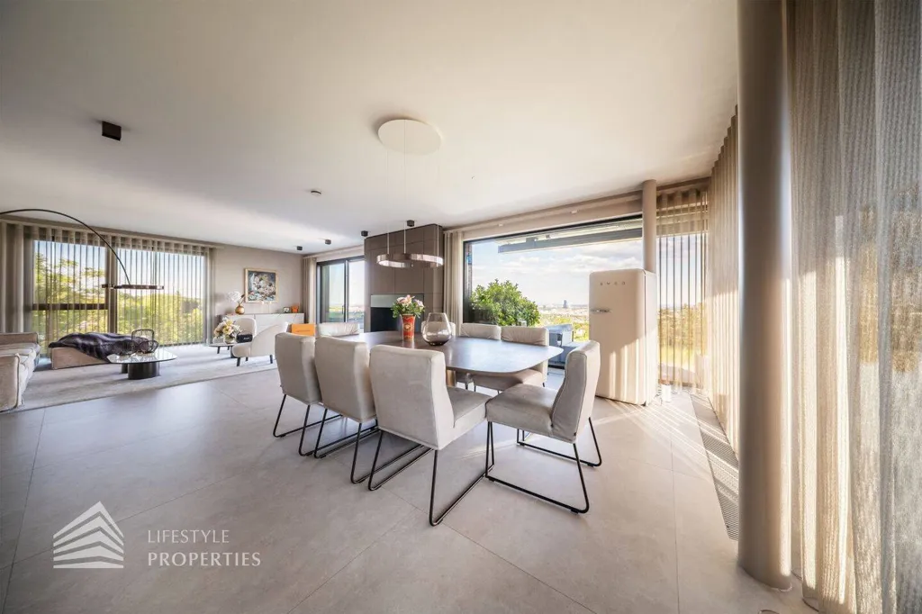 Salle à manger - 4-Bedroom Apartment with Panoramic Balcony in Vienna