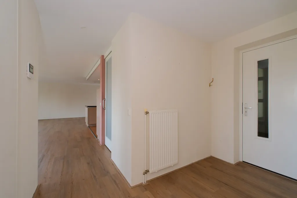 Entrée - Waterfront Flat with Dual Views in Almelo