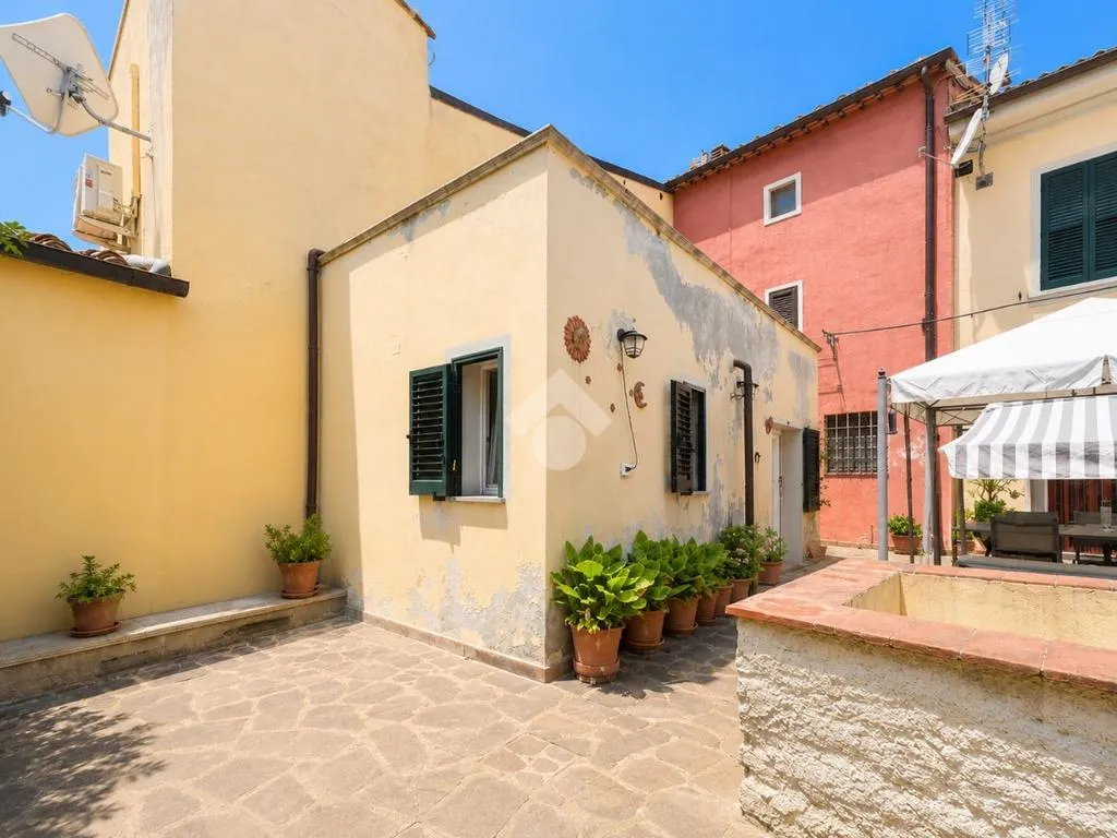 Aed - Semi-detached House with Garden in Pontasserchio