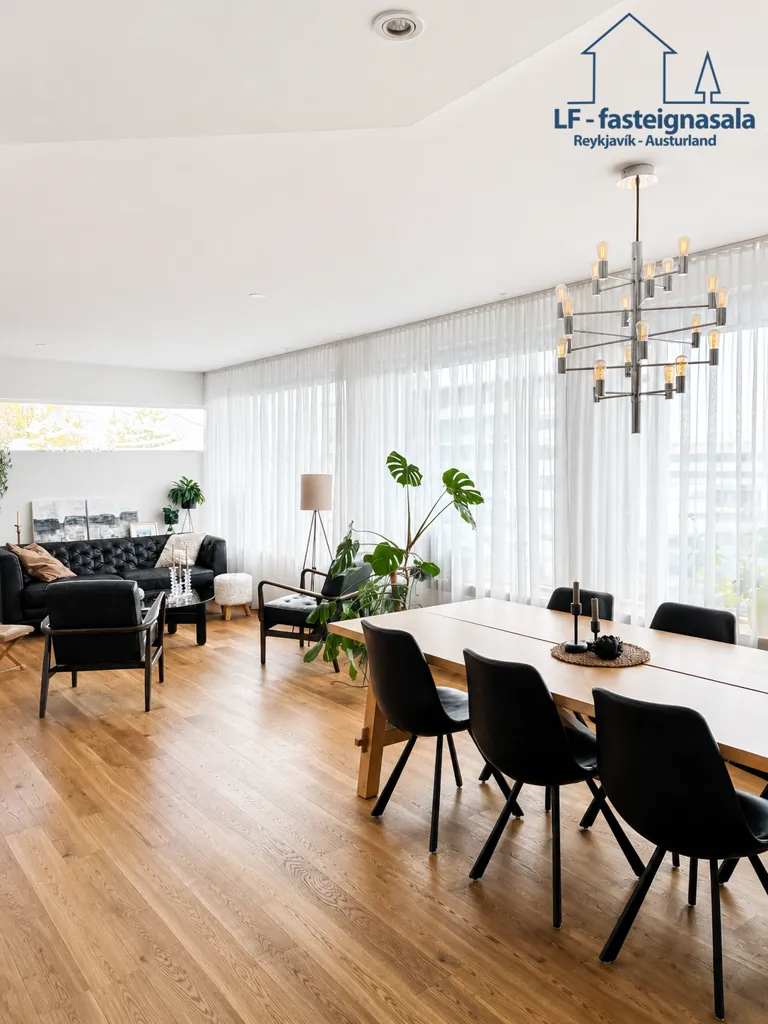 Sala da pranzo - Triplex with Spacious Balconies in Egilsstaðir
