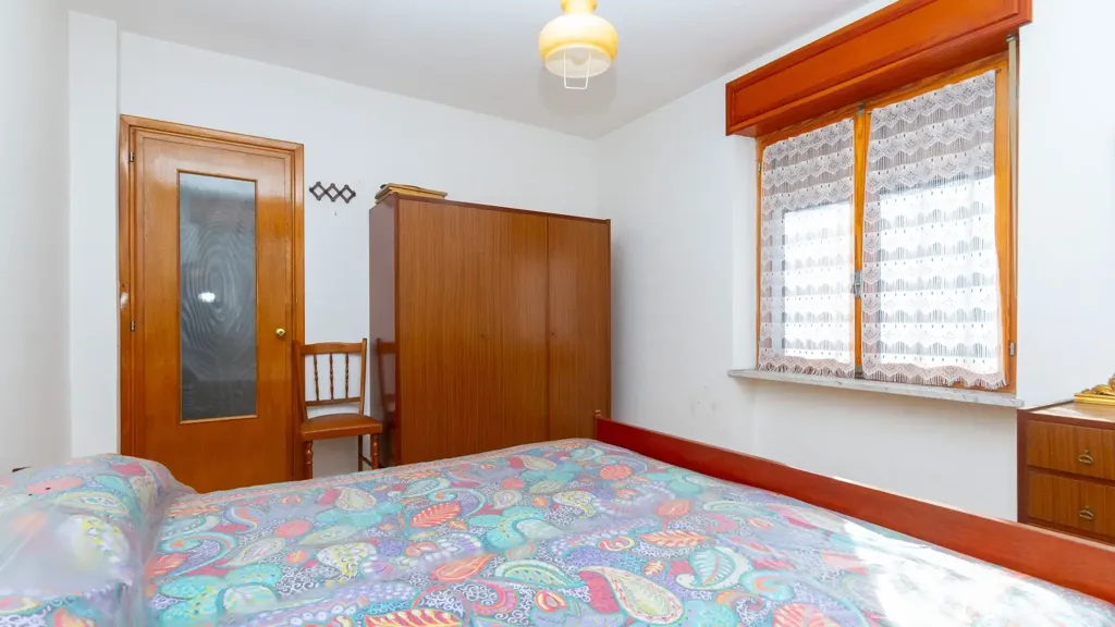 Chambres - Detached House with Three Garages in Frassino