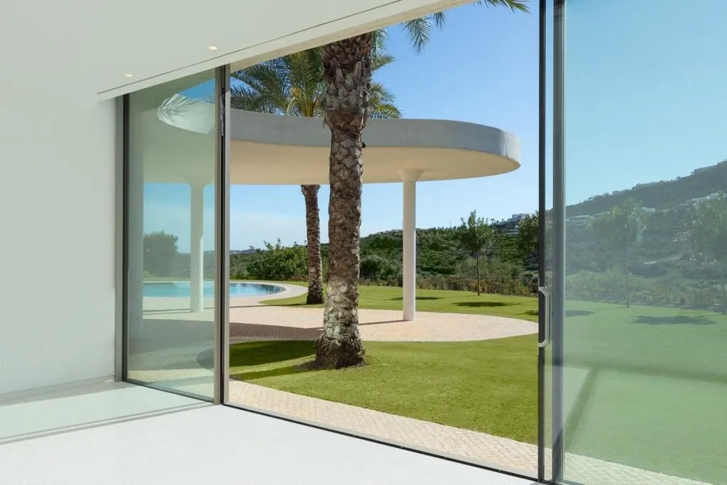 Terrazza - Contemporary Villa with Pool in Estepona