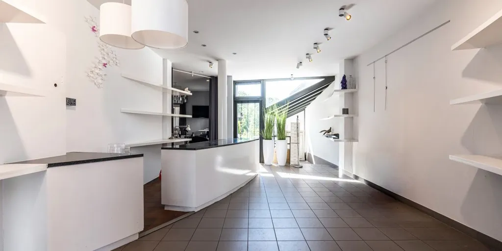 Entrée - Maison Rénovée avec Jardin Naturel à Mol