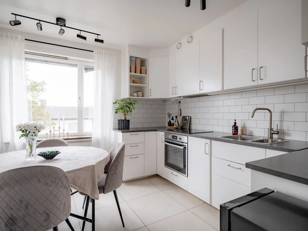 Cuisine - Apartment with South-West Balcony in Danderyd