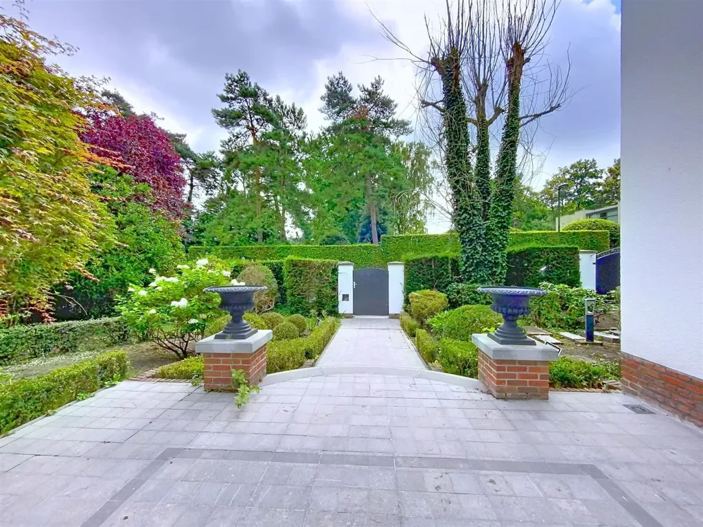 Aed - 6-Bedroom Villa with Pool in Uccle