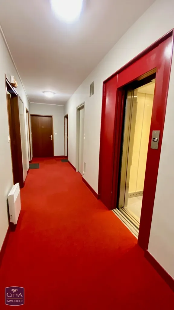 Entrée - Appartement 3 Pièces avec Balcon et Vue Dégagée à Alençon