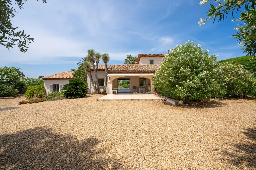 Välivaade - Villa with Sea View in Saint-Tropez