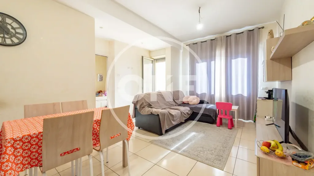 Séjour - Rear-Facing Apartment with Balcony in Finocchio, Rome