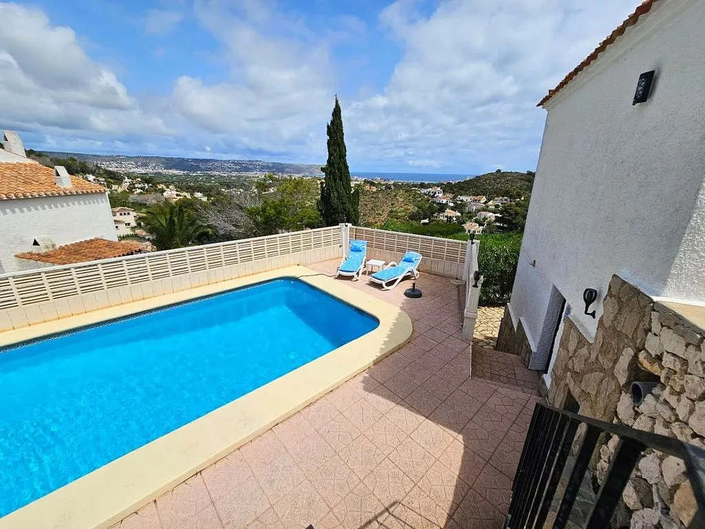Piscine - Traditional Villa with Pool in Adsubia
