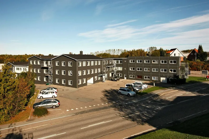 Õhuvaade - Office Space with Garden Views in Urban Area