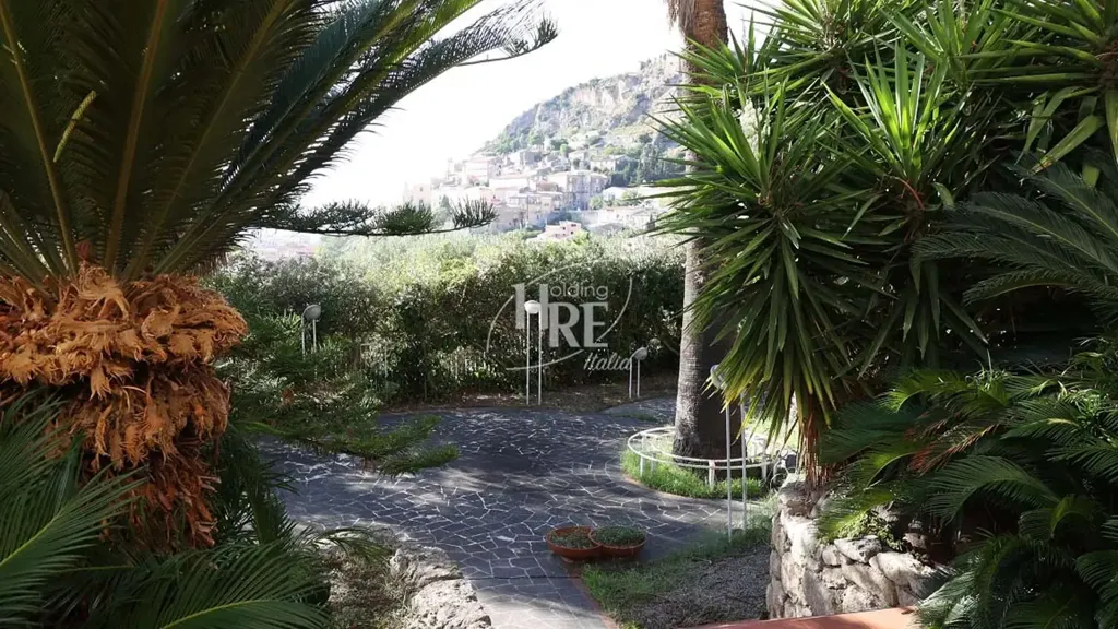 Terrasse - Architectural Villa with Central Staircase in Amantea
