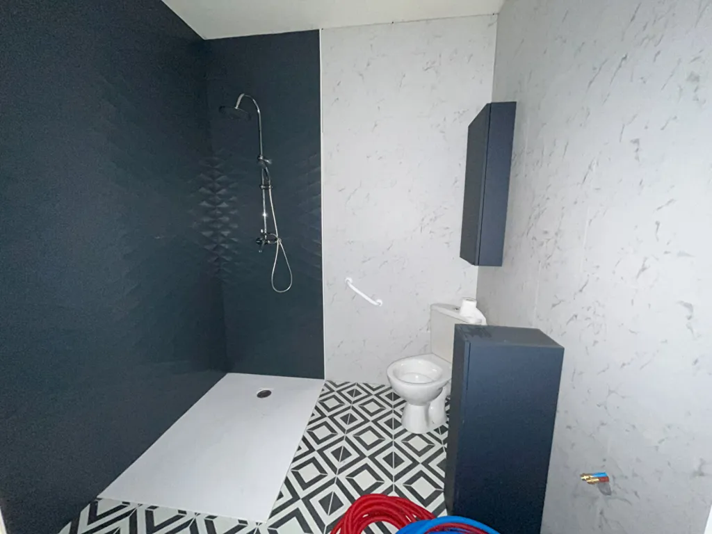 Bathrooms - Renaissance House with Courtyard in Sanxay