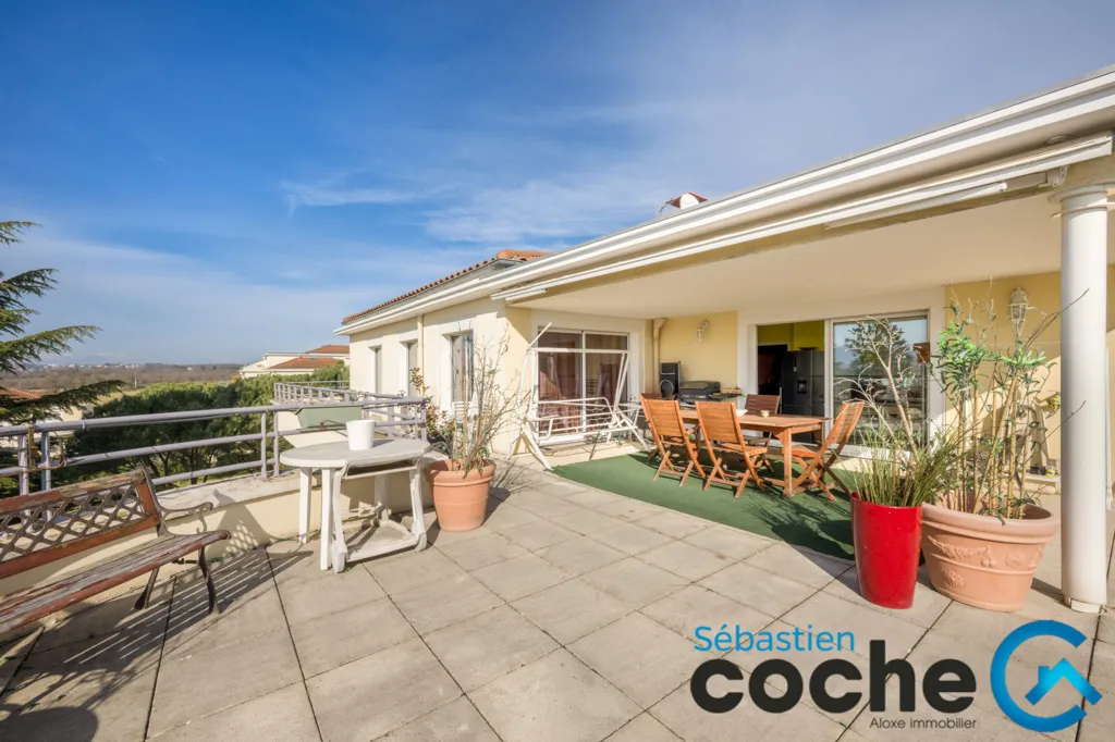 Terrasse - Rooftop avec Solarium au Domaine de Charbonnières
