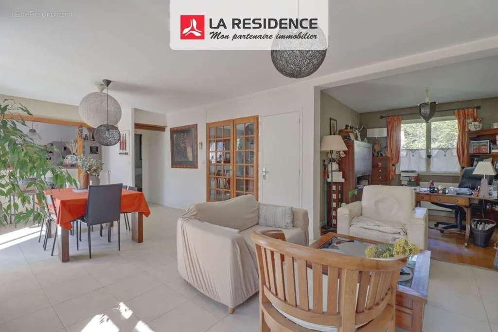 6-room house in Verneuil-Sur-Seine