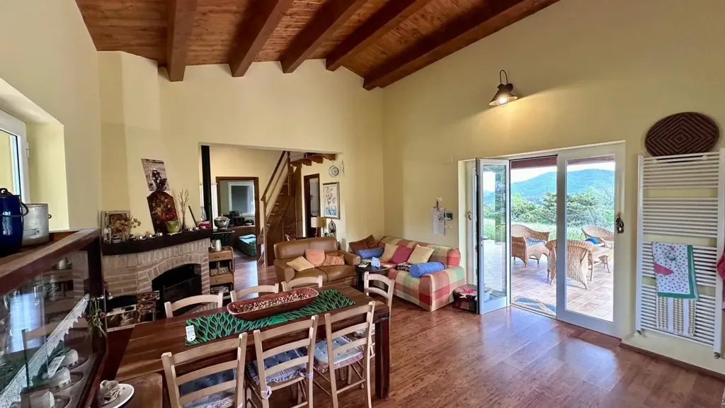 Salle à manger - Independent House with Panoramic View in Carapelle Calvisio