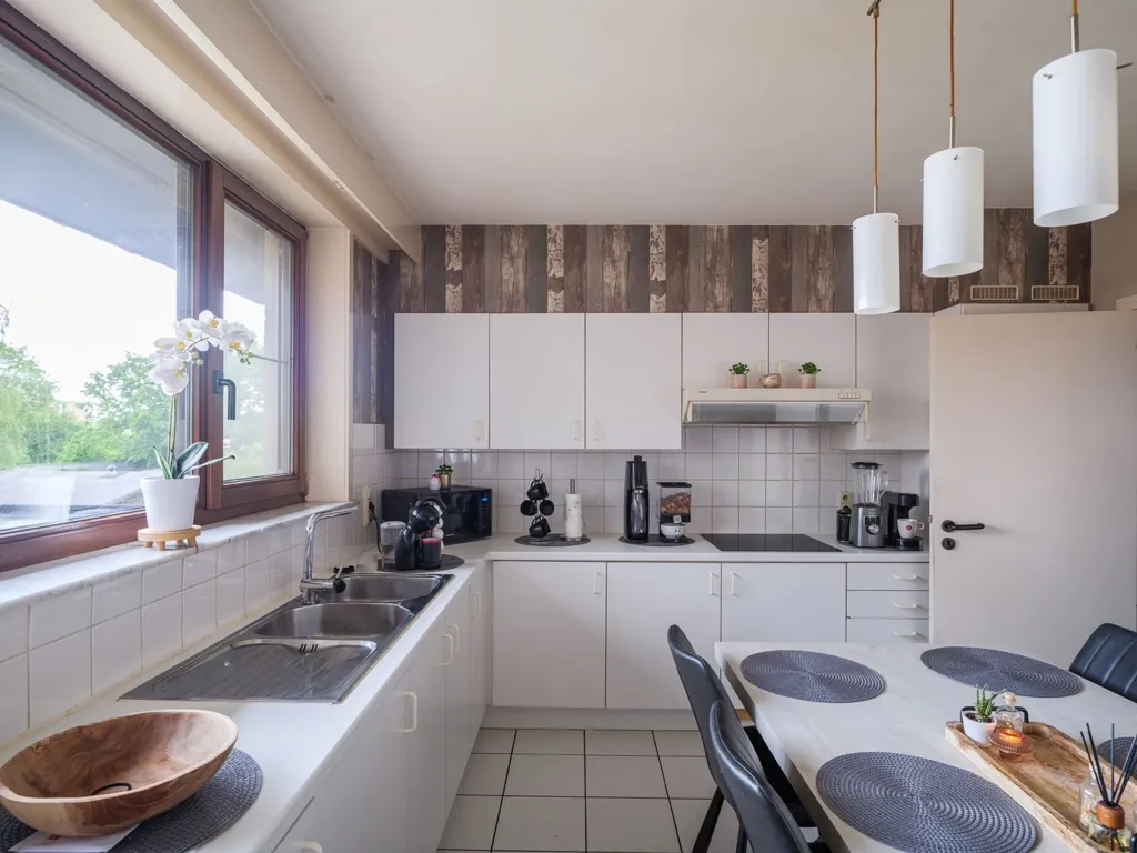 Cuisine - Maison avec Commerces et Jardin à Moerbeke