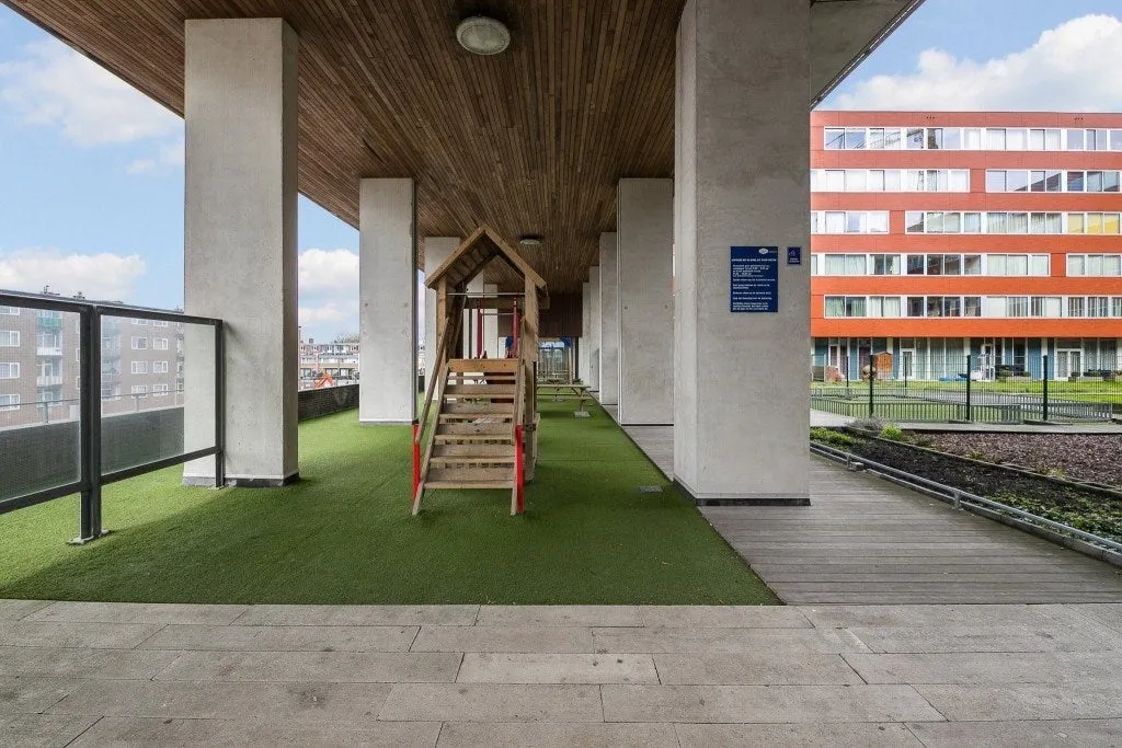 Terrass - Furnished 4-Bedroom Apartment in Amsterdam