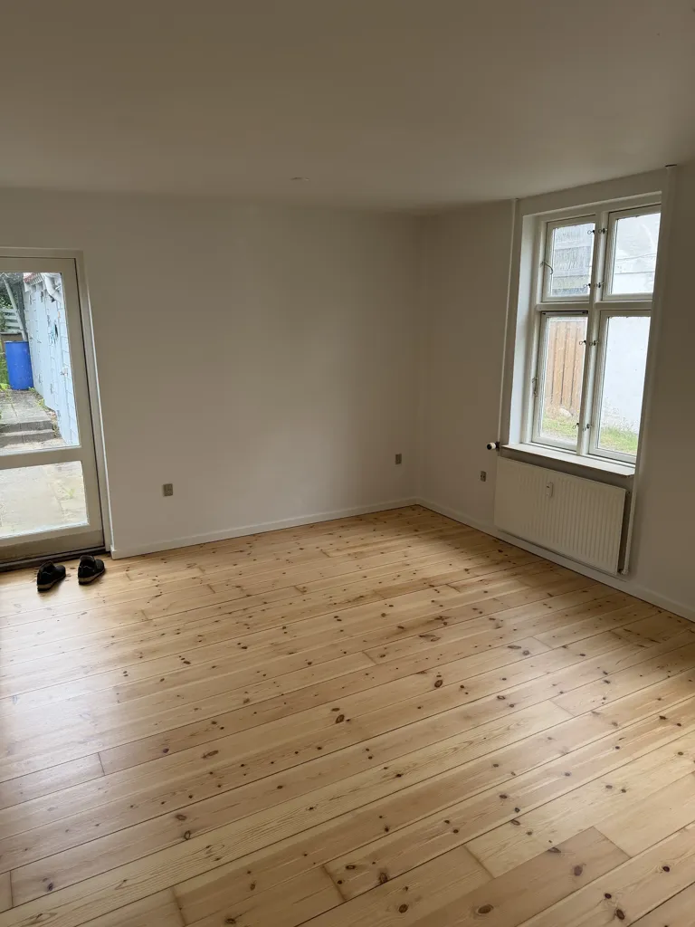 Pièces - Apartment with Balcony in Senior-Friendly Area
