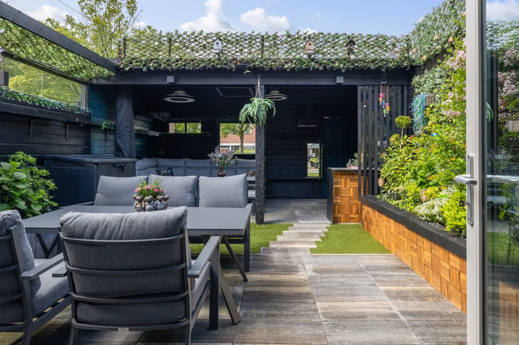 Terrass - Modernised Semi-detached House with Garden in Emmen