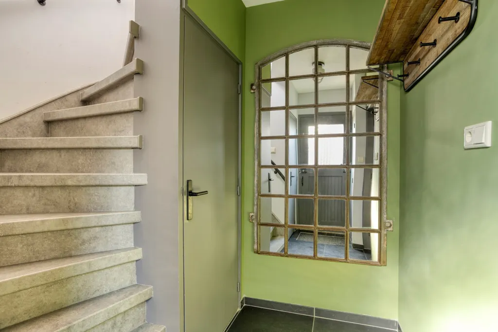 hallway_entrance