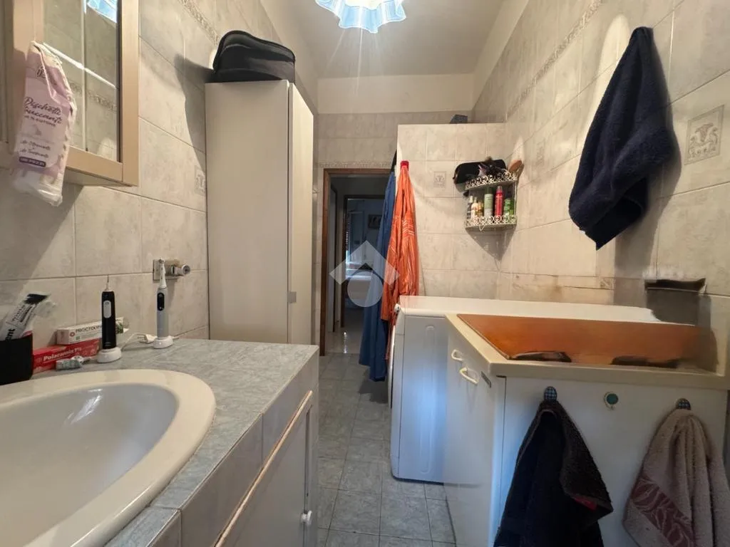 Bagni - 3-Bedroom Apartment with Balcony in Modena
