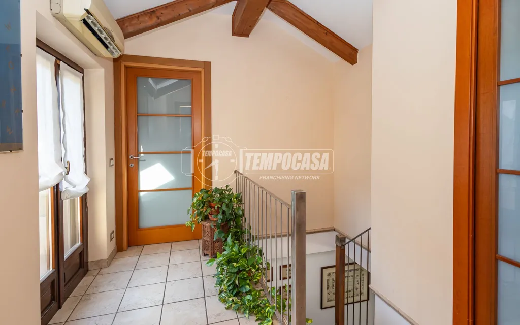 Entrée - 5-Bedroom Apartment with Double Garage in Chieri